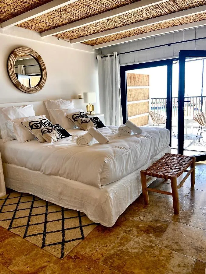 Les Vagues Hotel Saintes-Maries-de-la-Mer 0*,